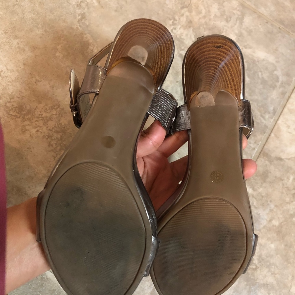 Heels - Picture 3 of 6
